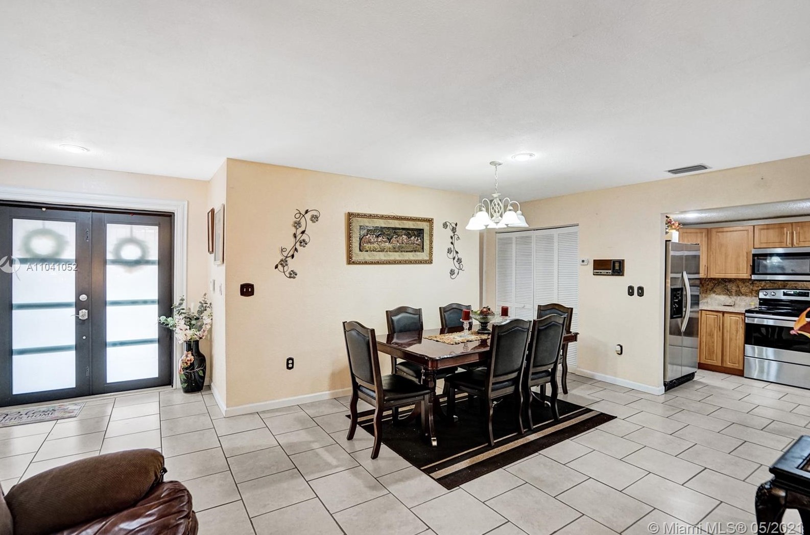 20030 E Oakmont Cir, Hialeah, FL 33015