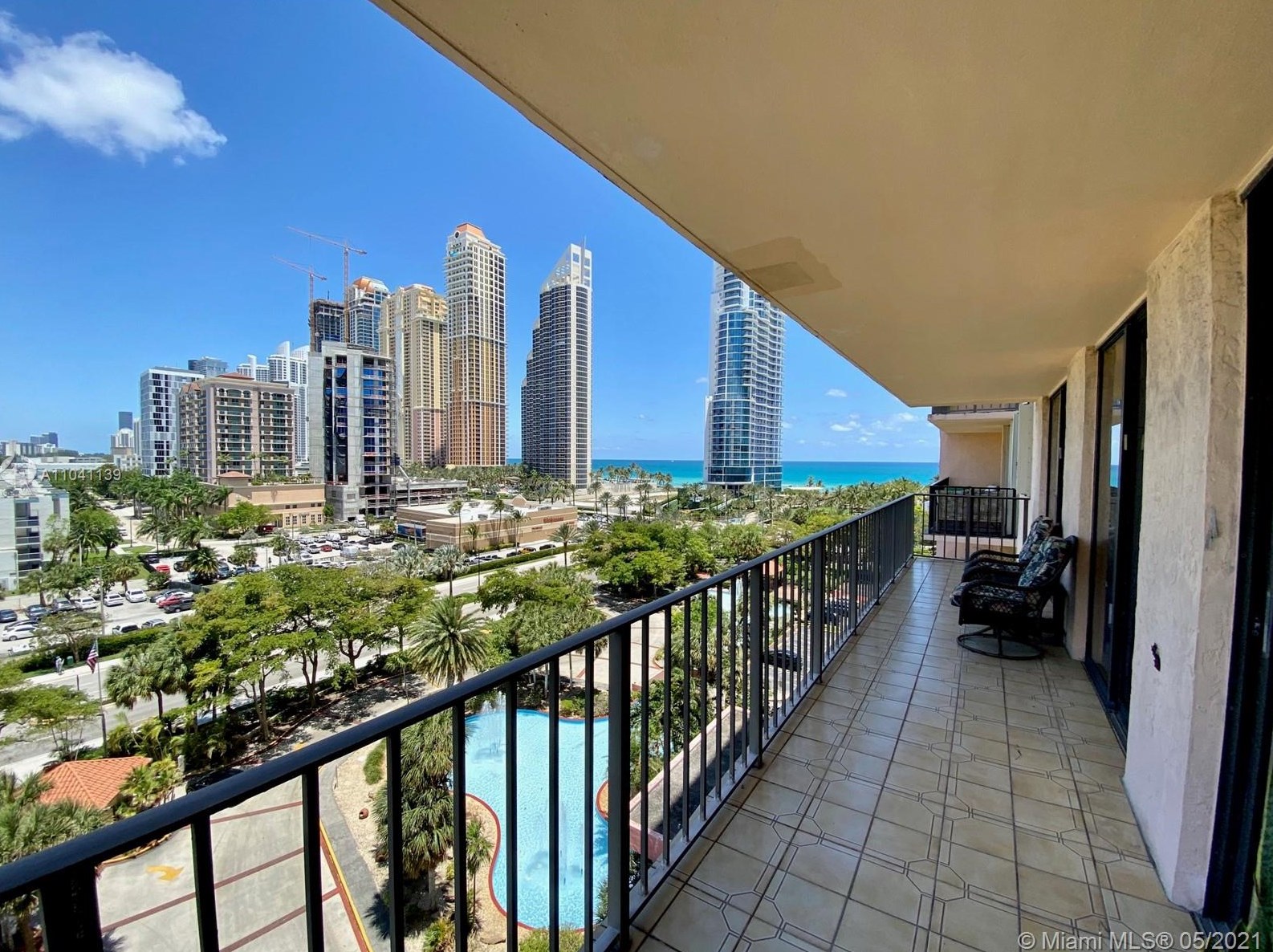 210 174th St #912, Miami, FL 33160