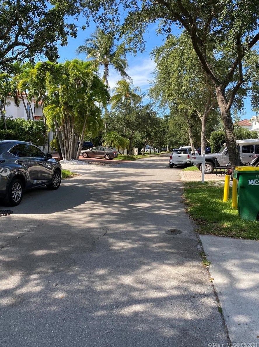 485 Warren Ln, Miami, FL 33149-1824