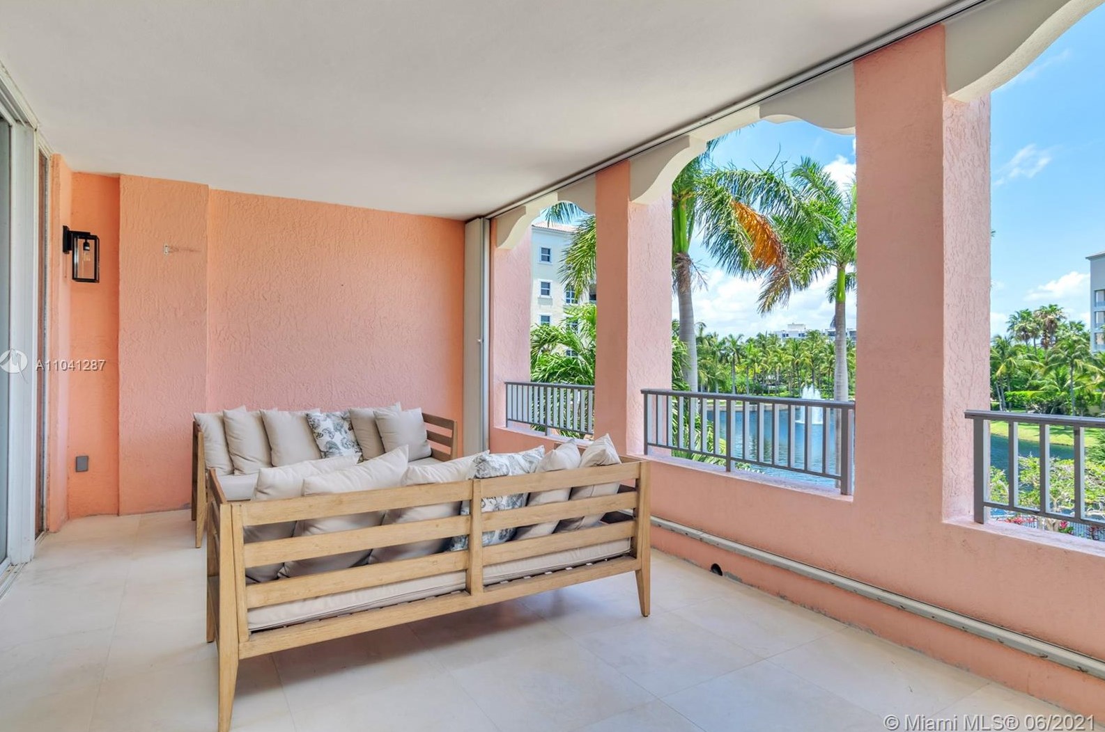 733 Crandon Blvd Apt 305, Miami, FL 33149