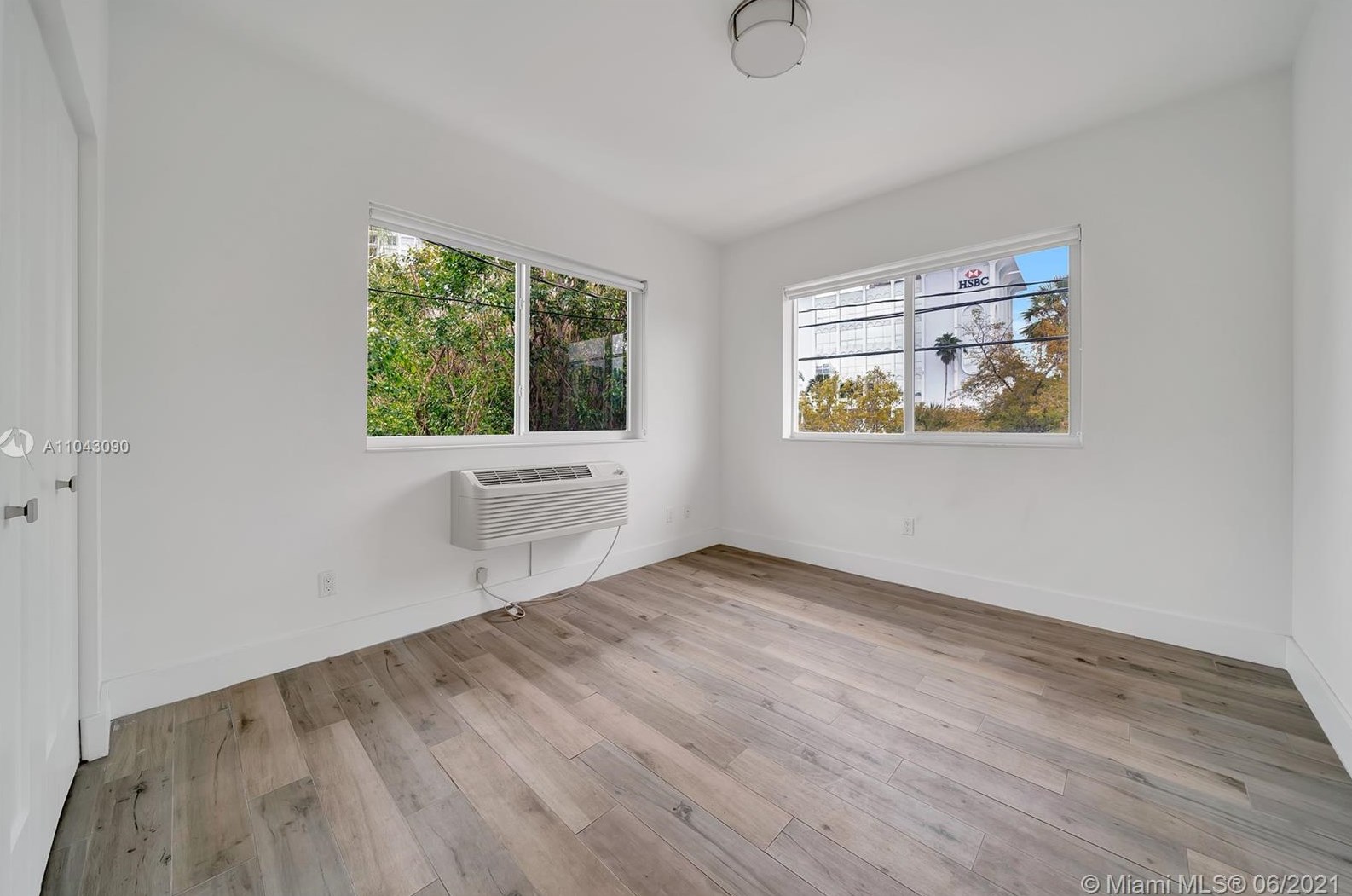 345 42nd St W #8, Miami, FL 33140