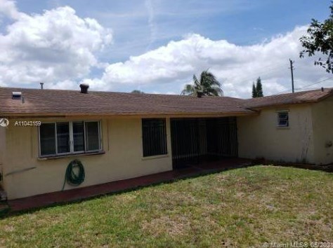 3036 Dolphin Dr, Hollywood FL  33025-2723 exterior