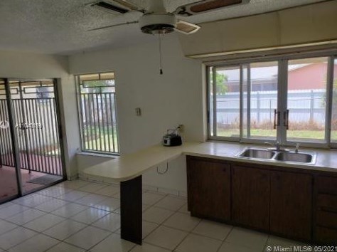 3036 Dolphin Dr, Hollywood FL  33025-2723 exterior