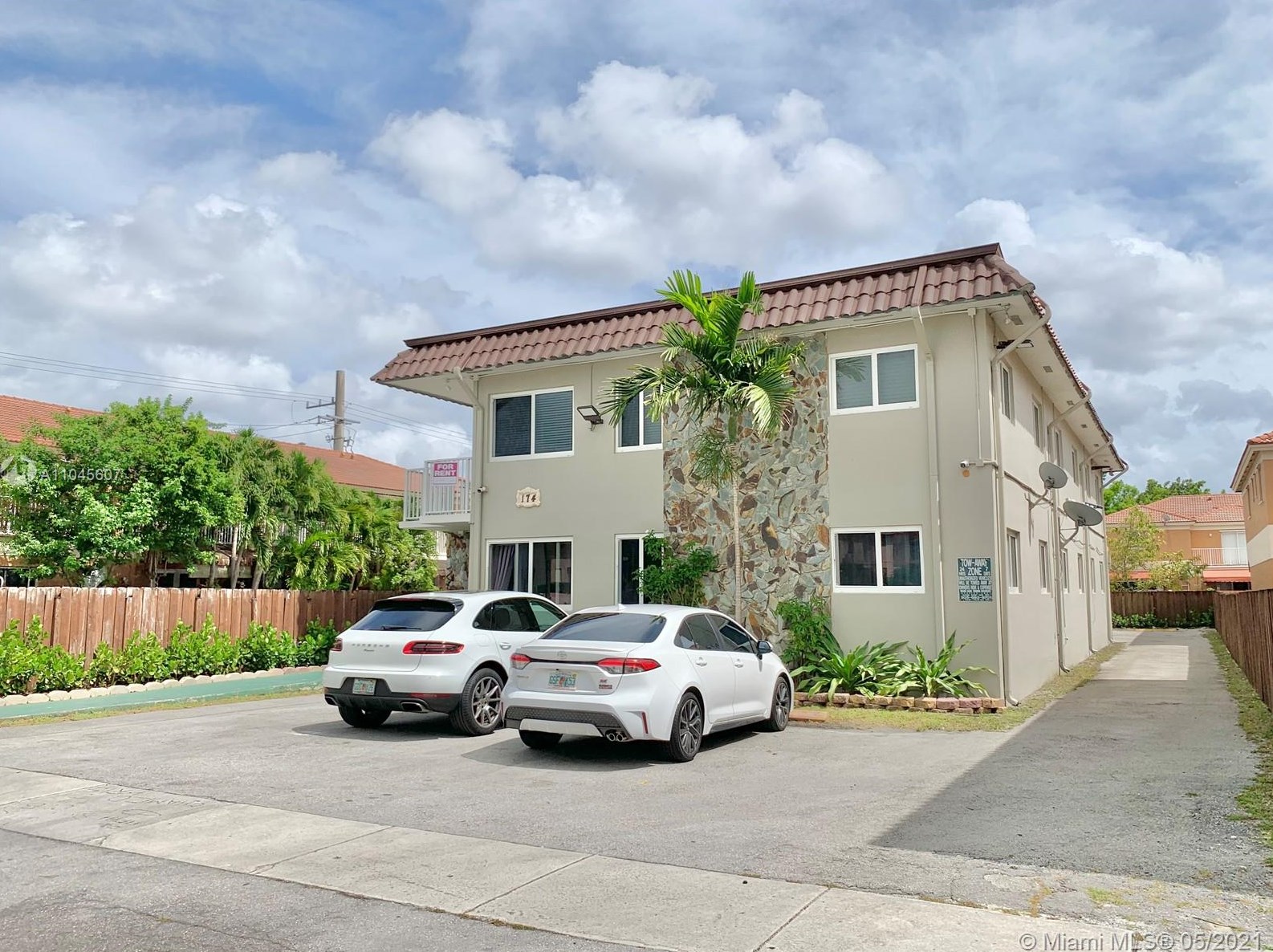 174 5th St E #4, Hialeah, FL 33010
