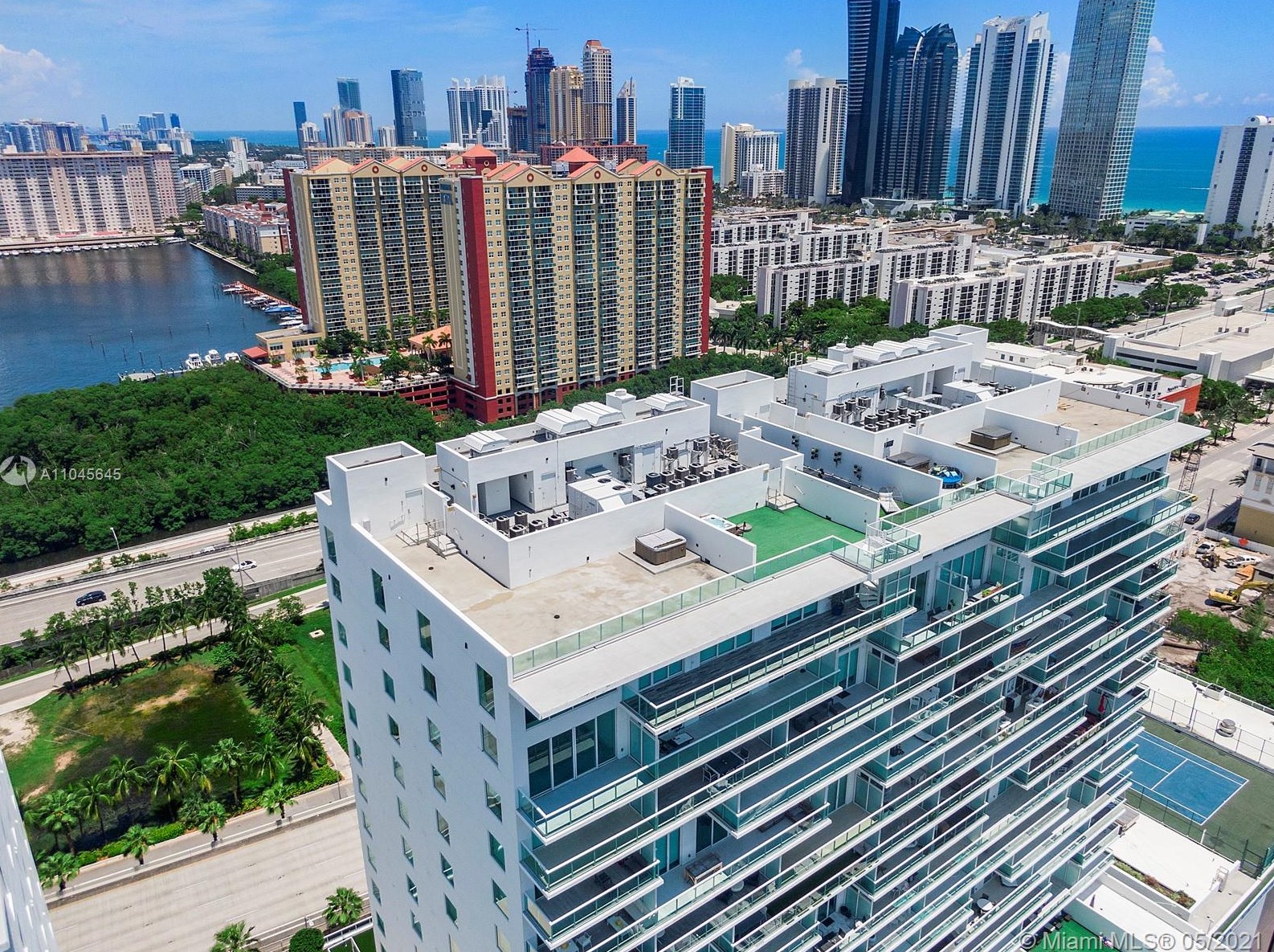 400 Sunny Isles Blvd, Miami FL 33160-4212 exterior