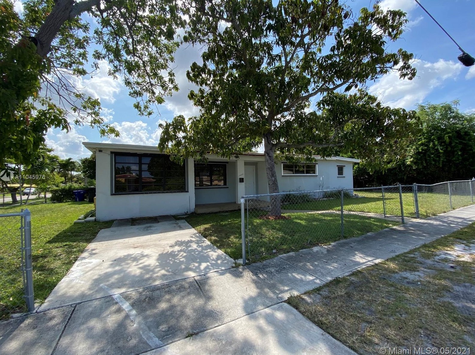 15660 15th Ave, Miami FL  33162-5653 exterior