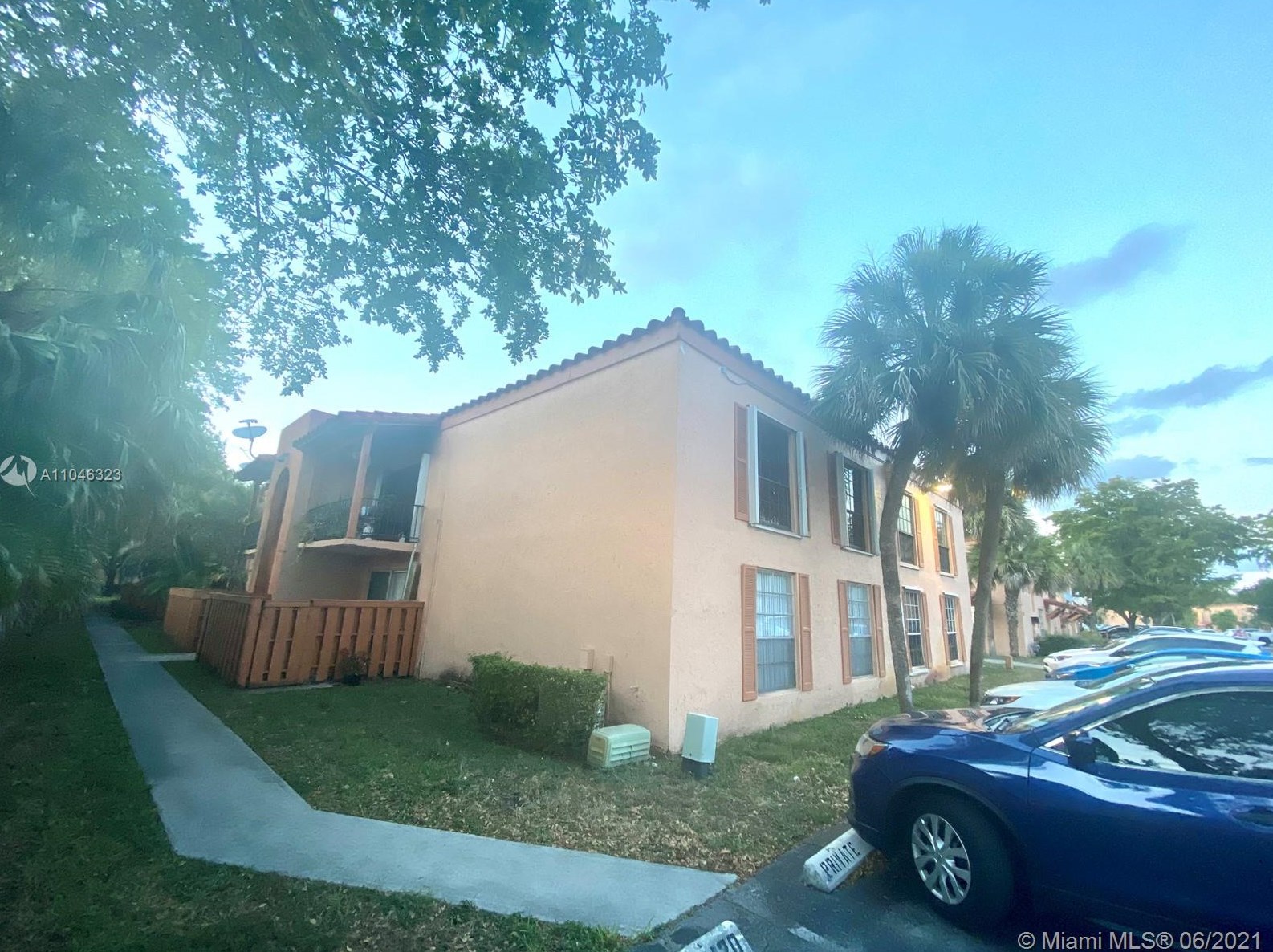 7208 Fairway Dr Apt I6, Hialeah, FL 33014