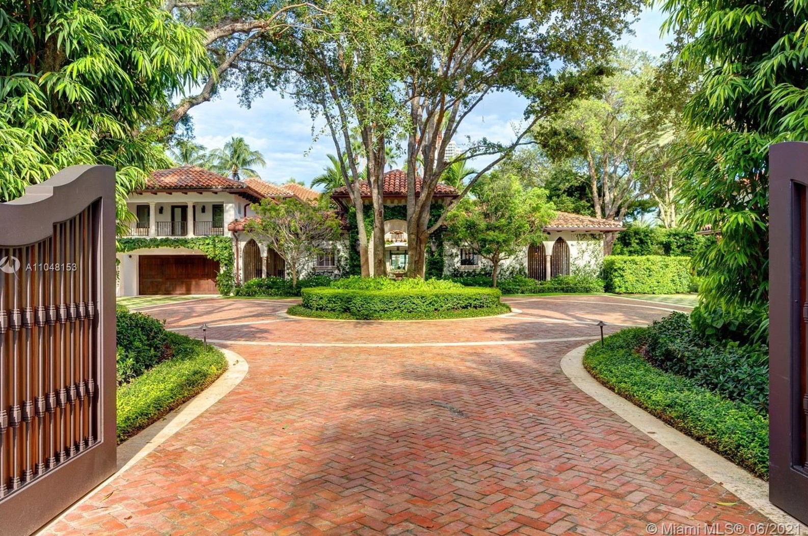 6385 Pinetree Drive Cir, Miami, FL 33141-4523