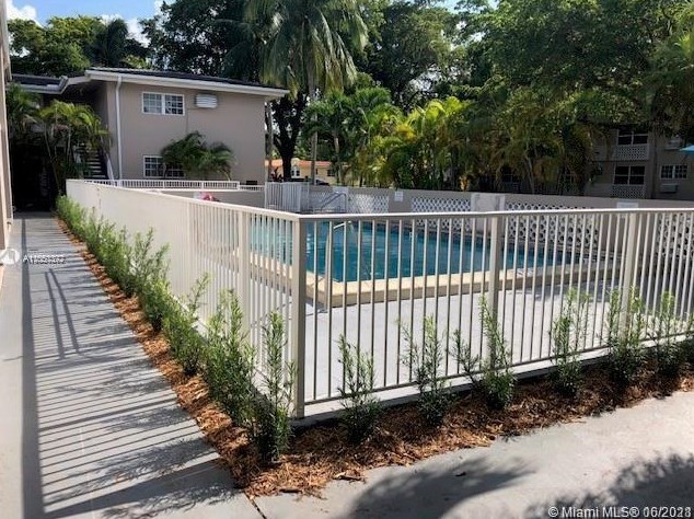 6565 Santona St #b10, Miami, FL