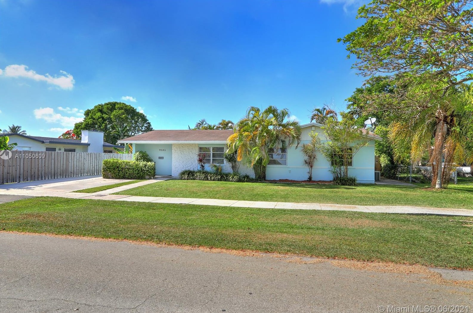 9261 190th St, Miami, FL 33157-7928
