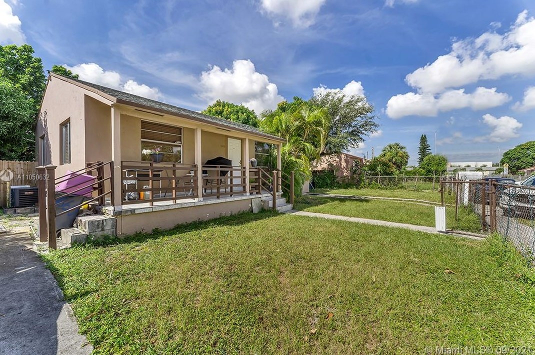 660 E 7th St, Hialeah, FL 33010