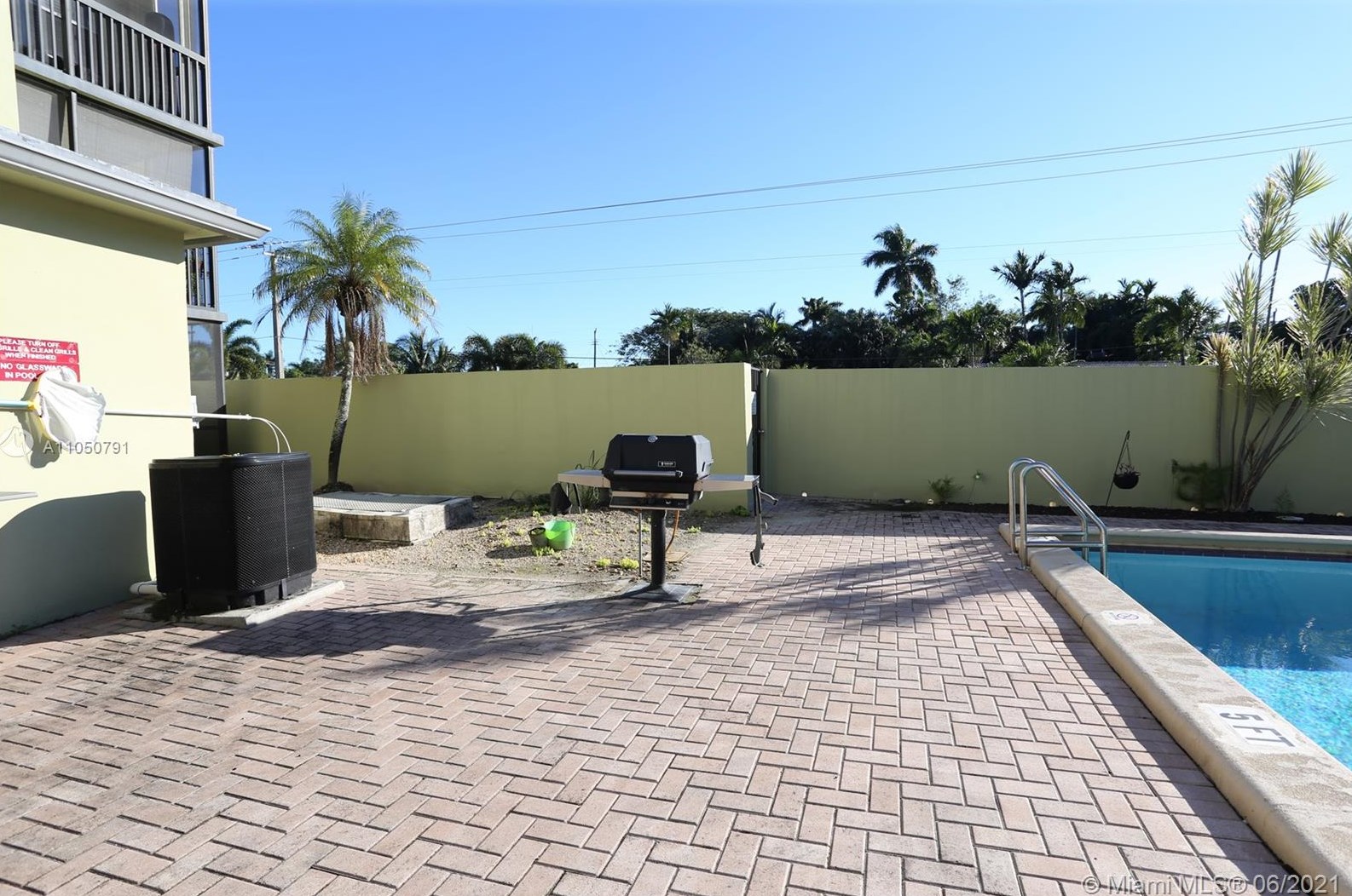 1425 Arthur St, Hollywood FL 33020-3720 exterior