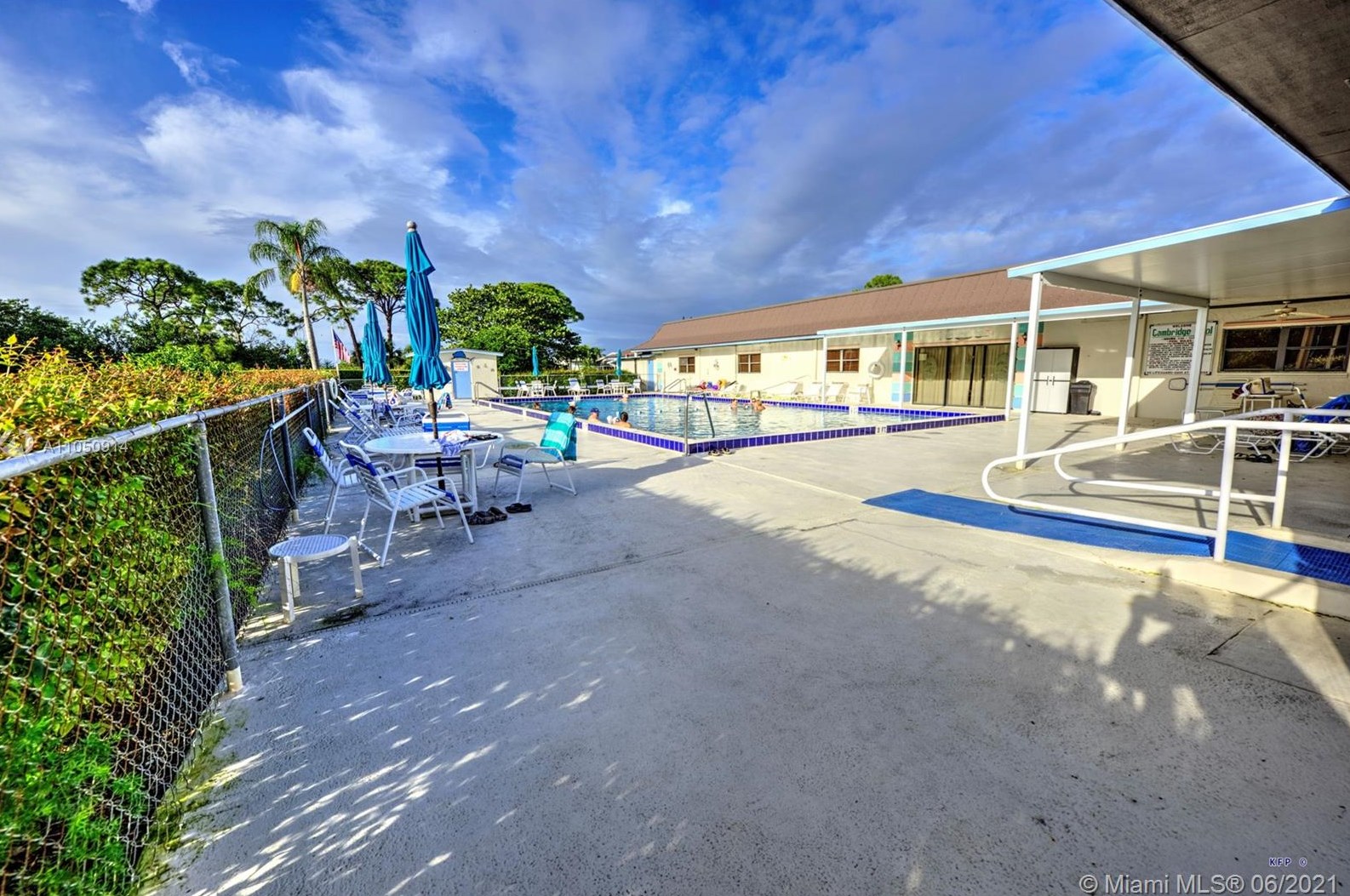 7843 Saratoga Dr, Hobe Sound FL  33455-5914 exterior