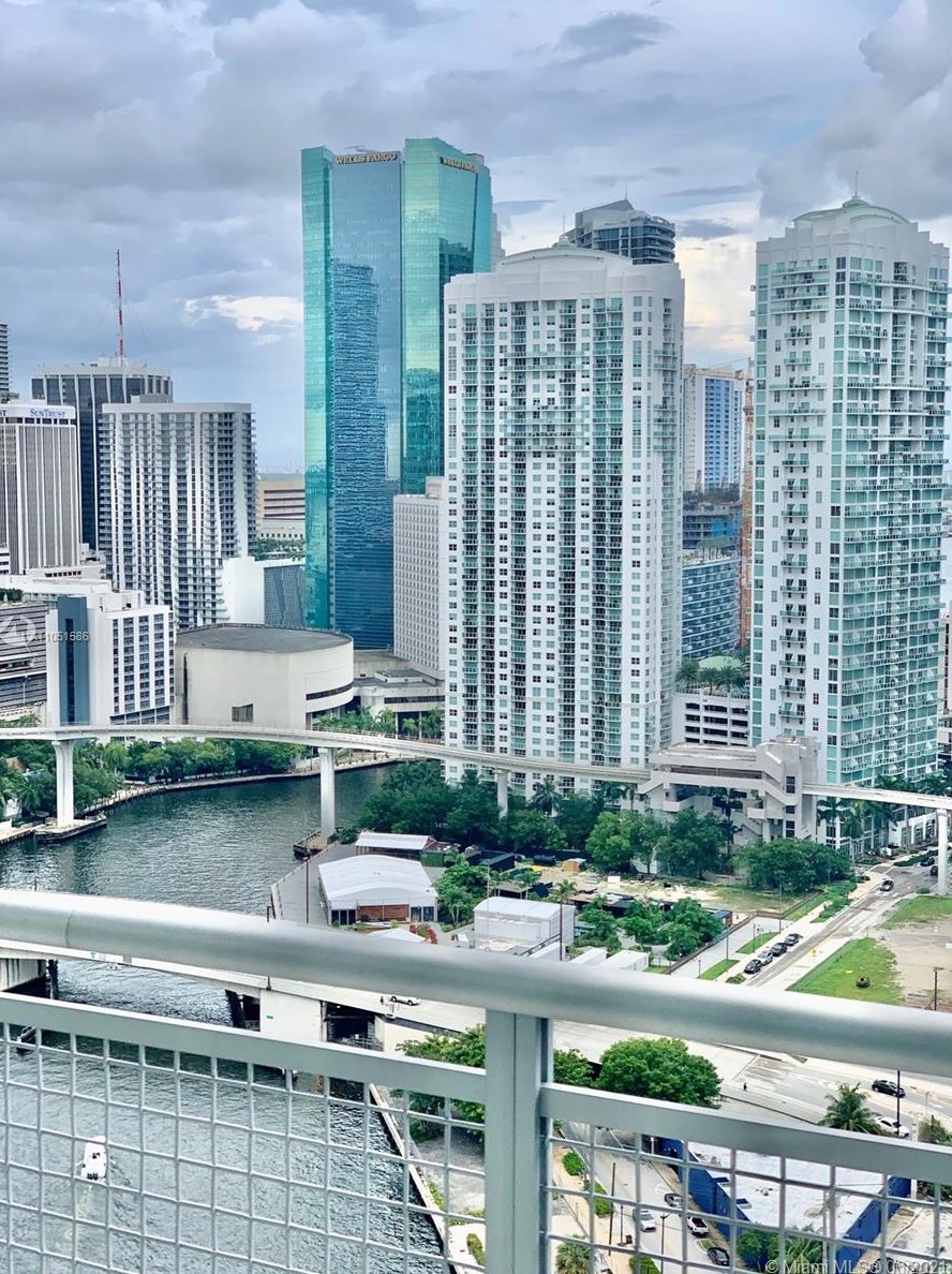 690 Sw 1st Ct Apt 3114, Miami, FL 33130