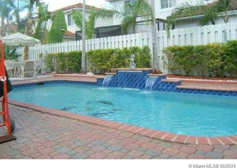 11301 Rockinghorse Rd, Hollywood, FL 33026