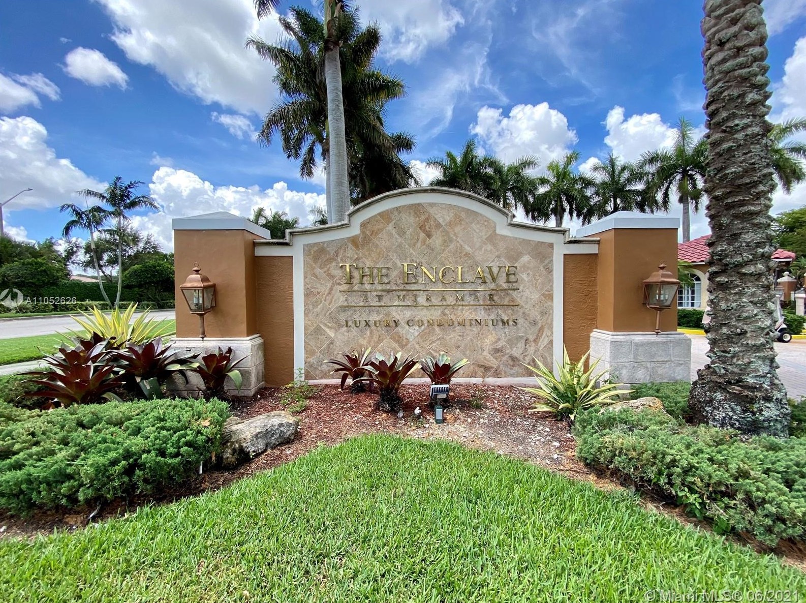 2153 Renaissance Blvd, Hollywood FL  33025-5675 exterior