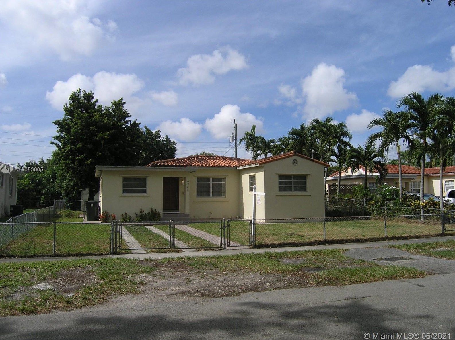 6261 40th St, Miami FL  33166-7063 exterior