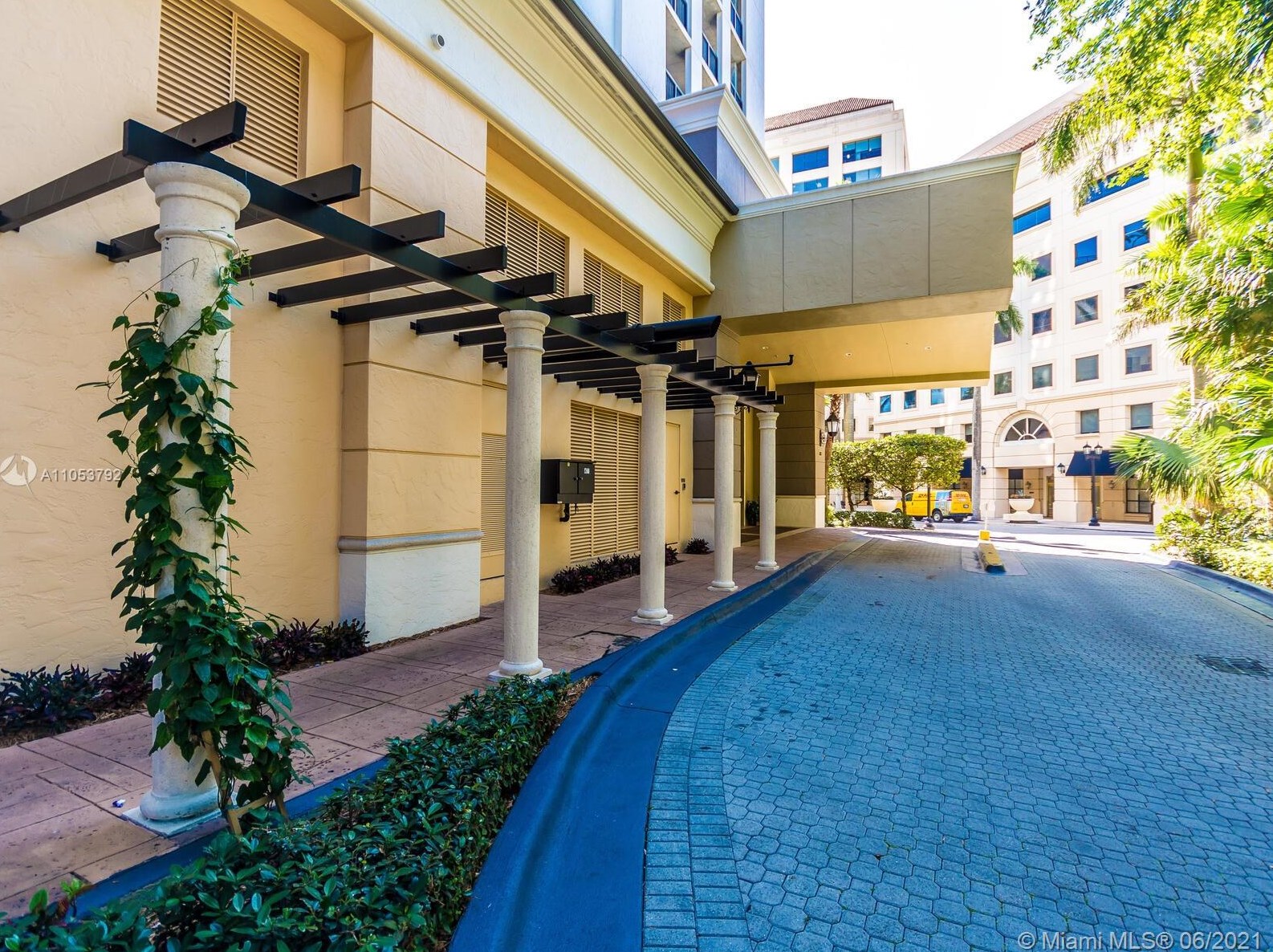 888 Douglas Rd, Miami FL 33134-7510 exterior