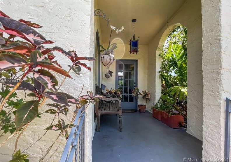 2265 24th Ter, Miami, FL 33145-3627