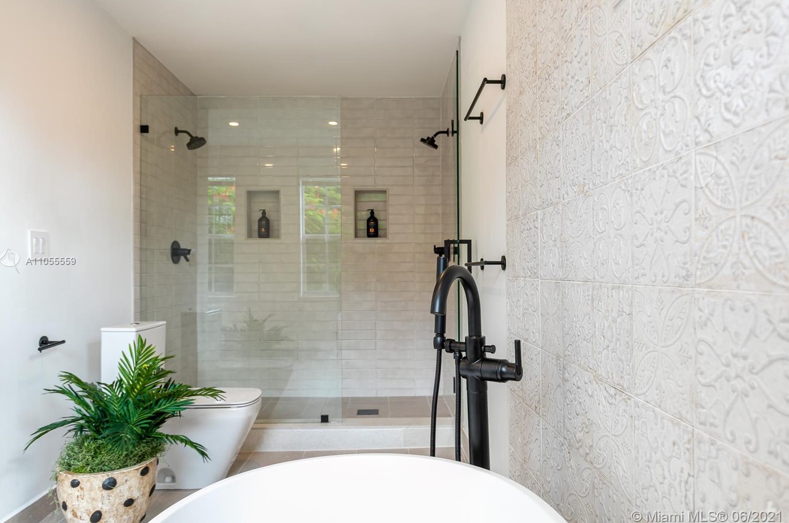 160 43 St, Miami FL 33137-3411 exterior