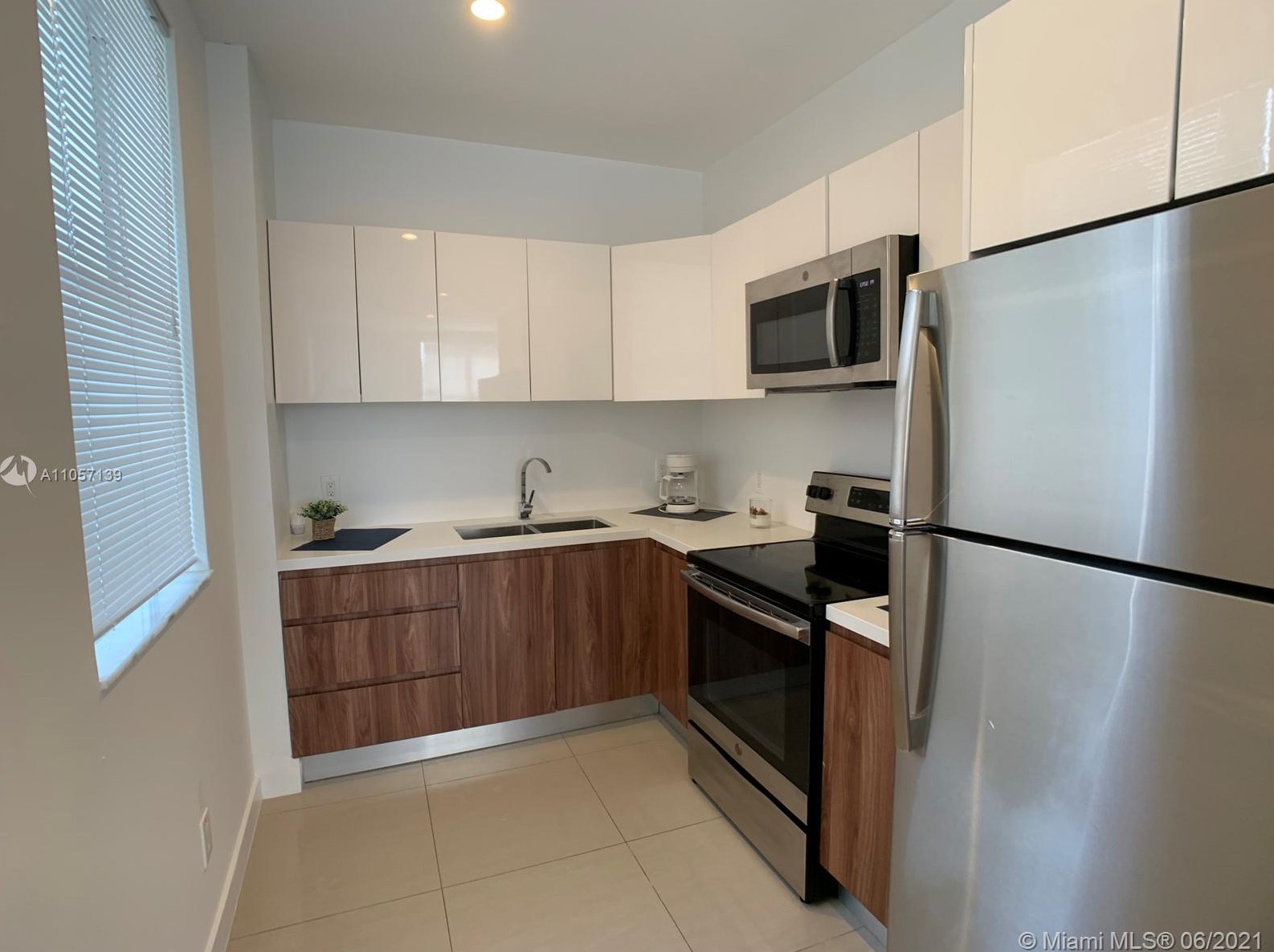 924 Marseille Dr #8, Miami, FL 33141