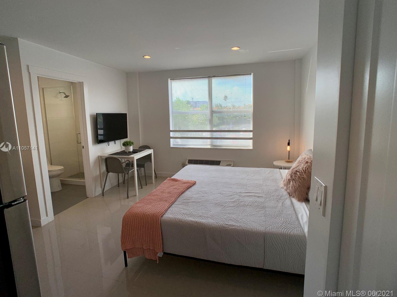 924 Marseille Dr #26, Miami, FL 33141