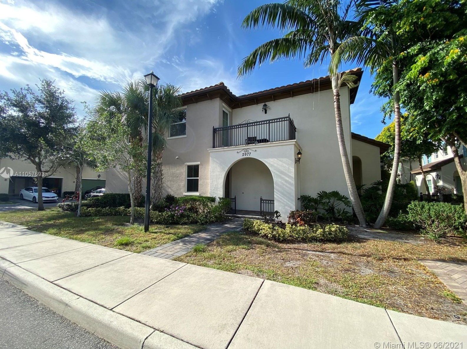 2977 St John Dr, Hollywood, FL 33024-8578