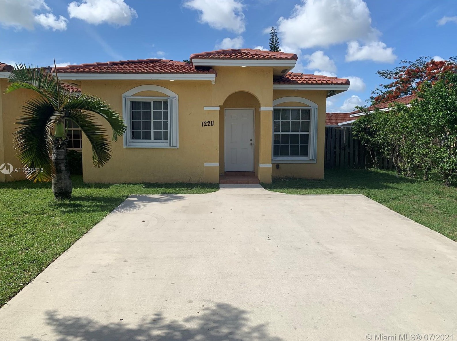 12211 214th Ln, Miami, FL 33177-5968