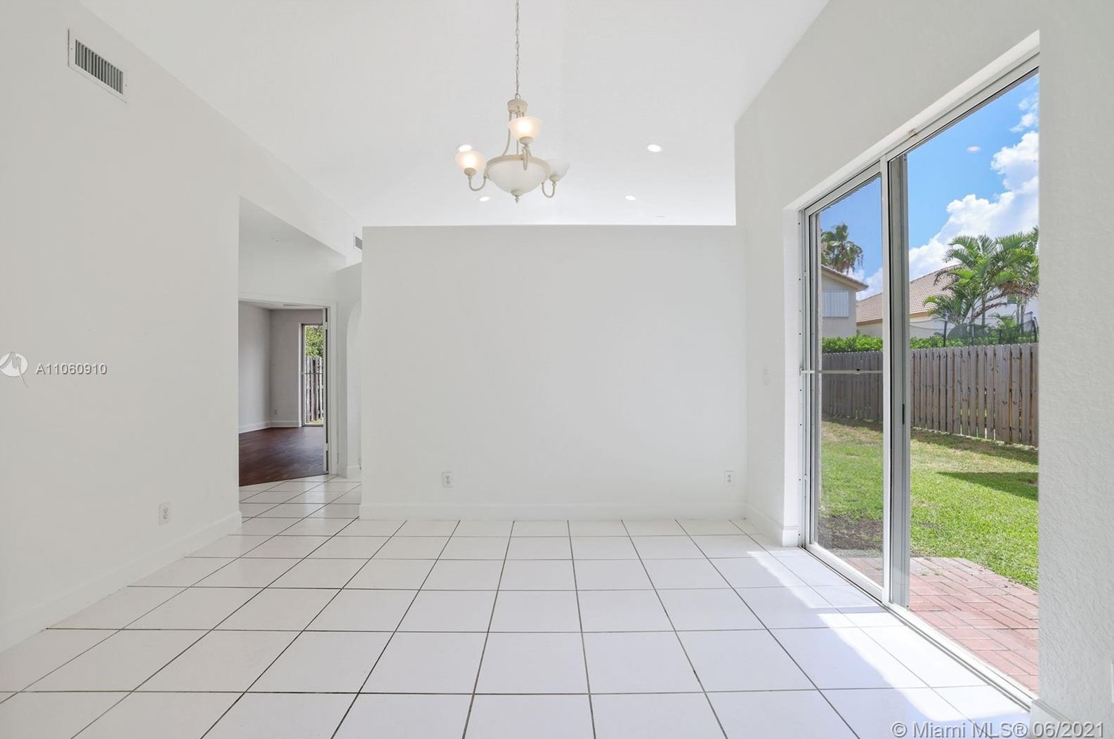 9763 29th St, Miami, FL 33165-3021