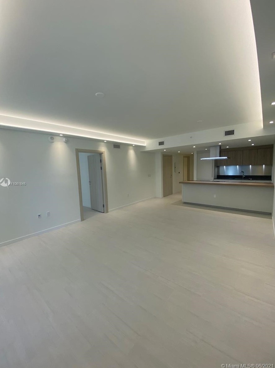 1000 Brickell Plaza #2707, Miami, FL 33131