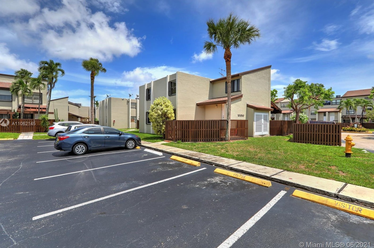 10050 9th Street Cir, Miami FL 33172-5103 exterior