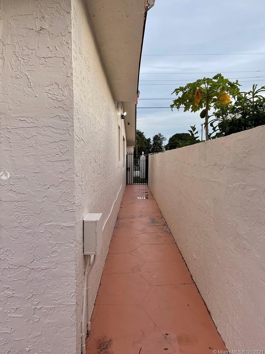 1731 155th St, Miami FL 33054-2945 exterior