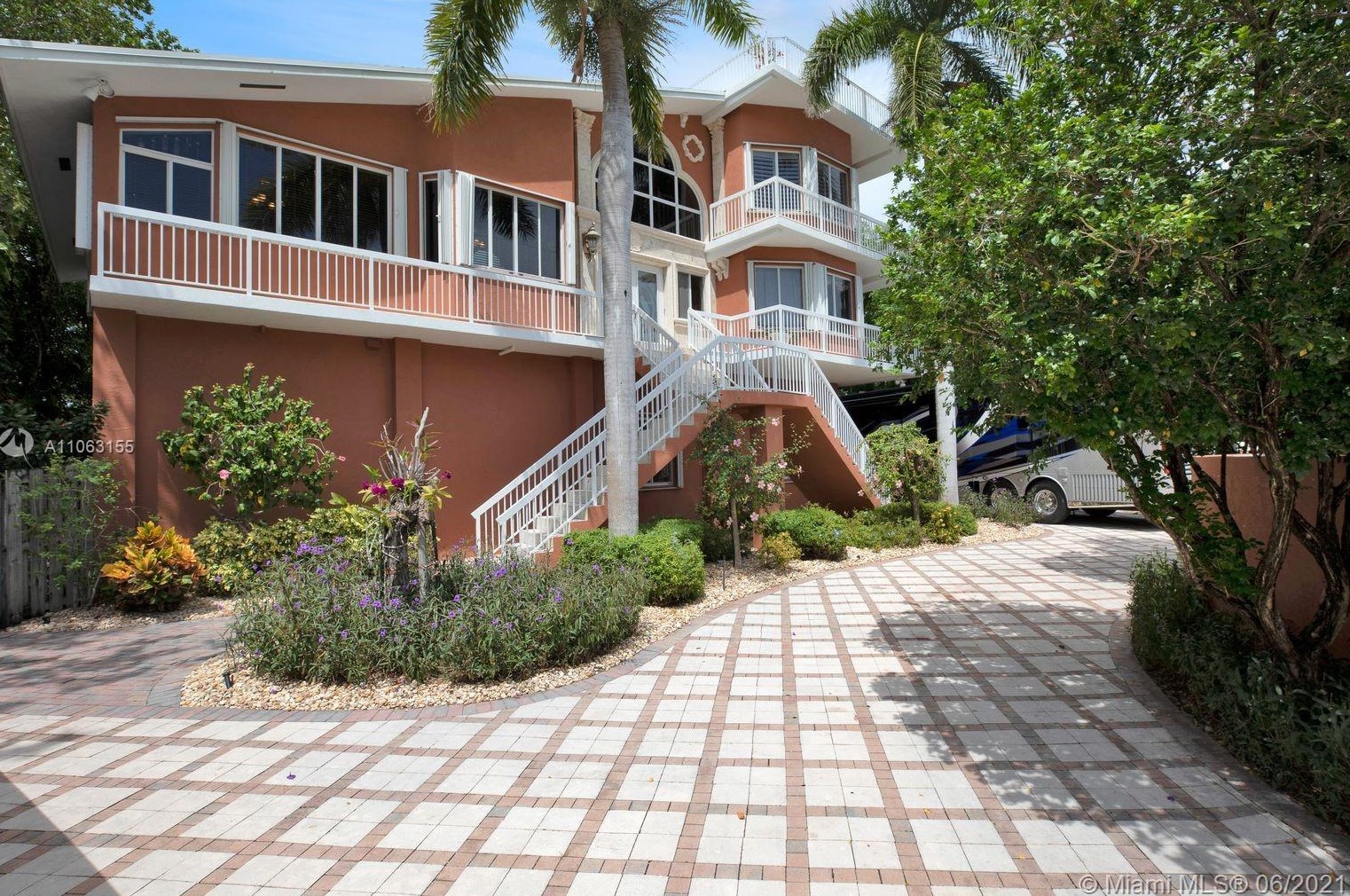 168 Indian Mound Trl, Plantation Key, FL 33070-2140