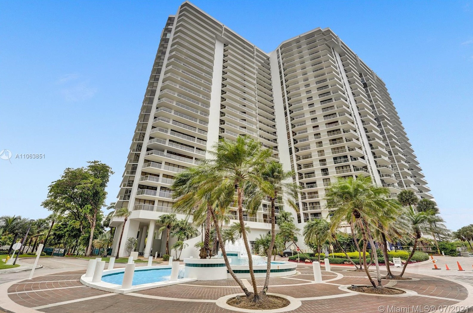 20281 Country Club Dr, Miami FL  33180-3010 exterior