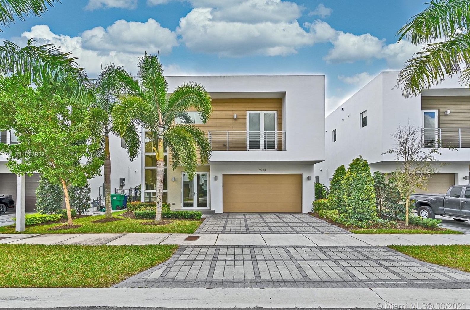 9734 Nw 75th St, Miami, FL 33178