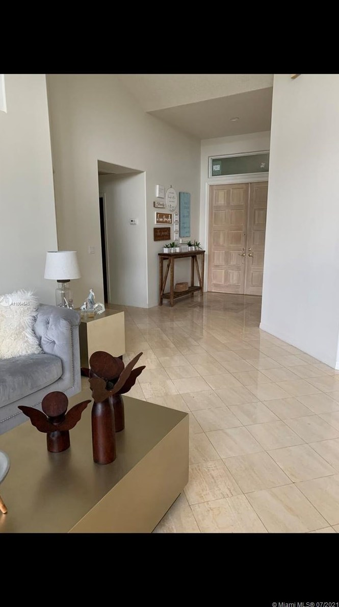 1026 Creekford Dr, Fort Lauderdale, FL 33326