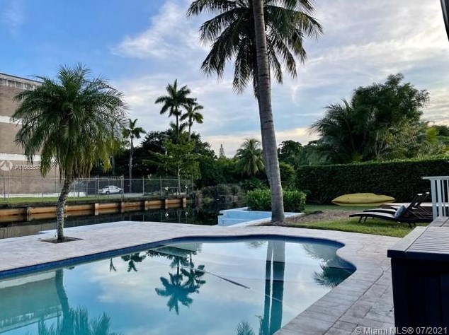 94 Ne 86th St, Miami, FL 33138