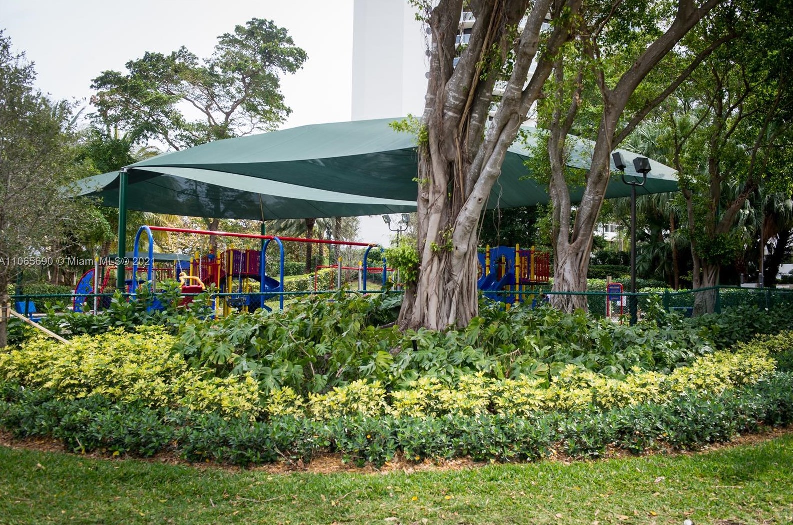 2000 Island Blvd, Miami FL  33160-4907 exterior