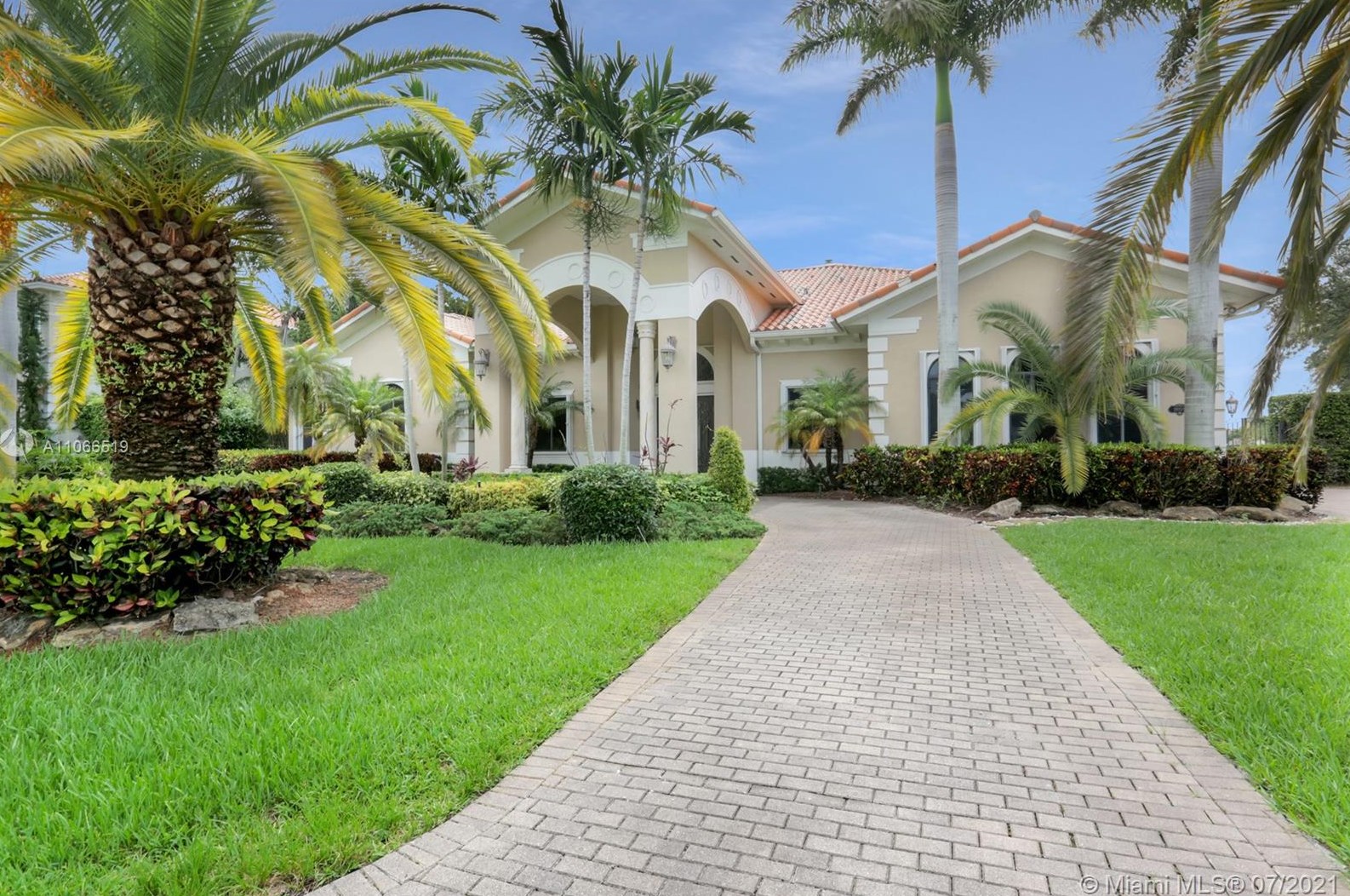 19109 80th Ct, Miami, FL 33157-7457