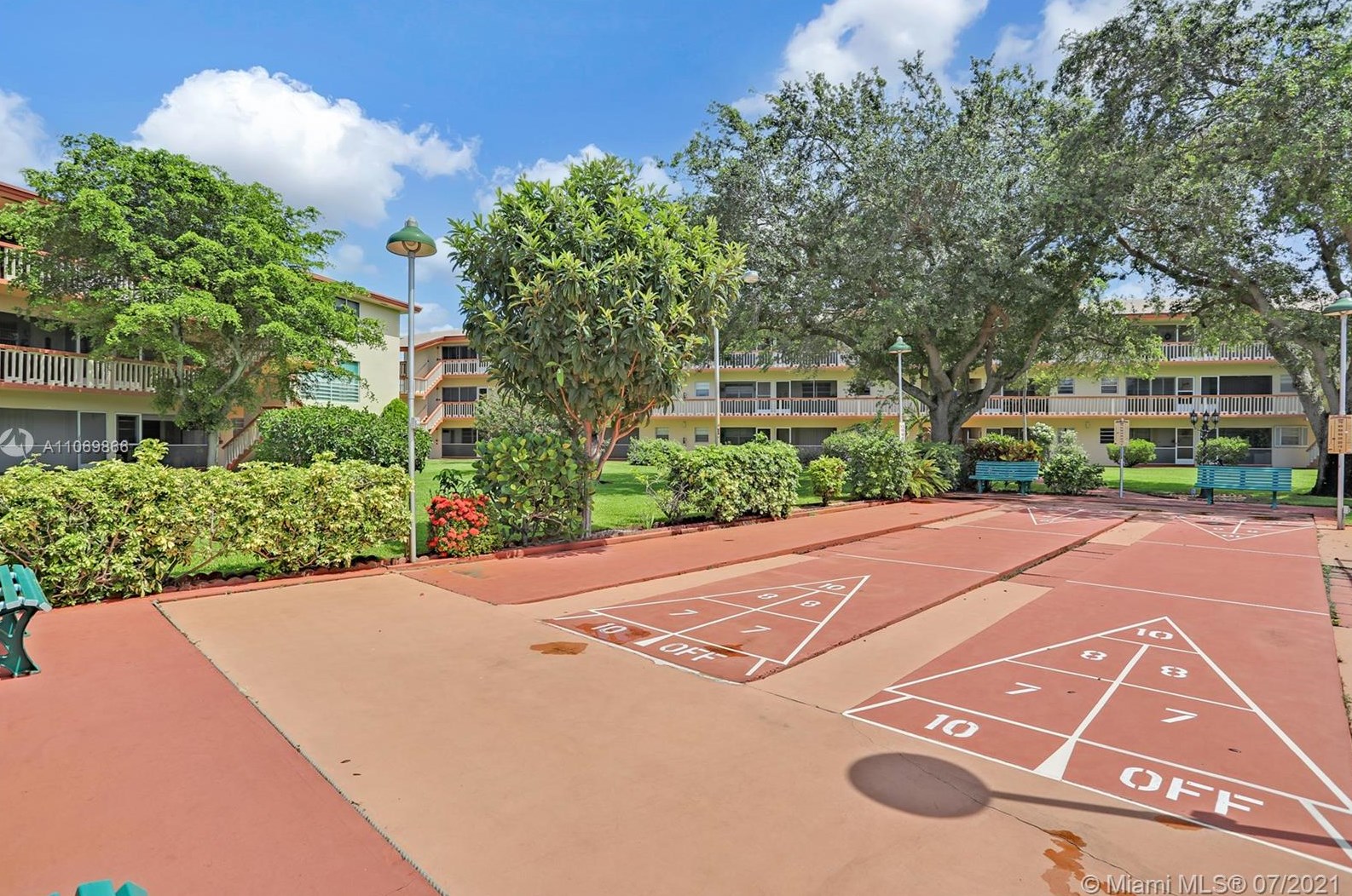 5300 Washington St, Hollywood FL  33021-7750 exterior