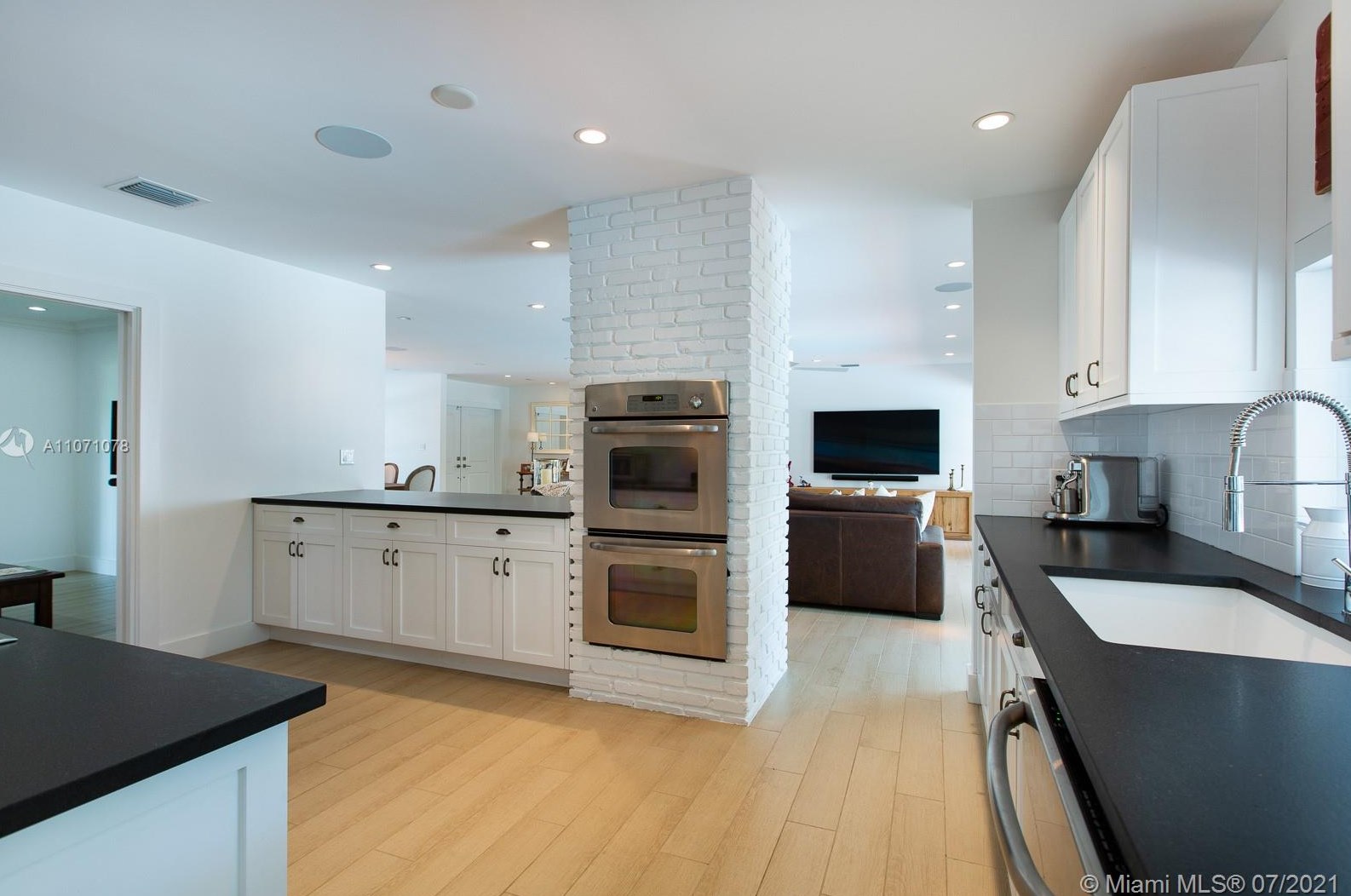 7720 146th Ter, Miami FL  33158-1644 exterior