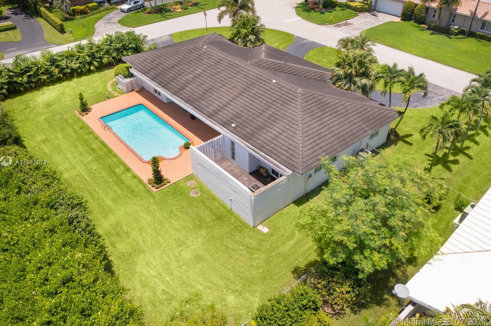 7720 146th Ter, Miami FL  33158-1644 exterior