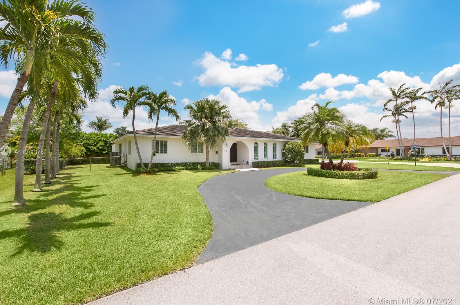 7720 146th Ter, Miami FL  33158-1644 exterior