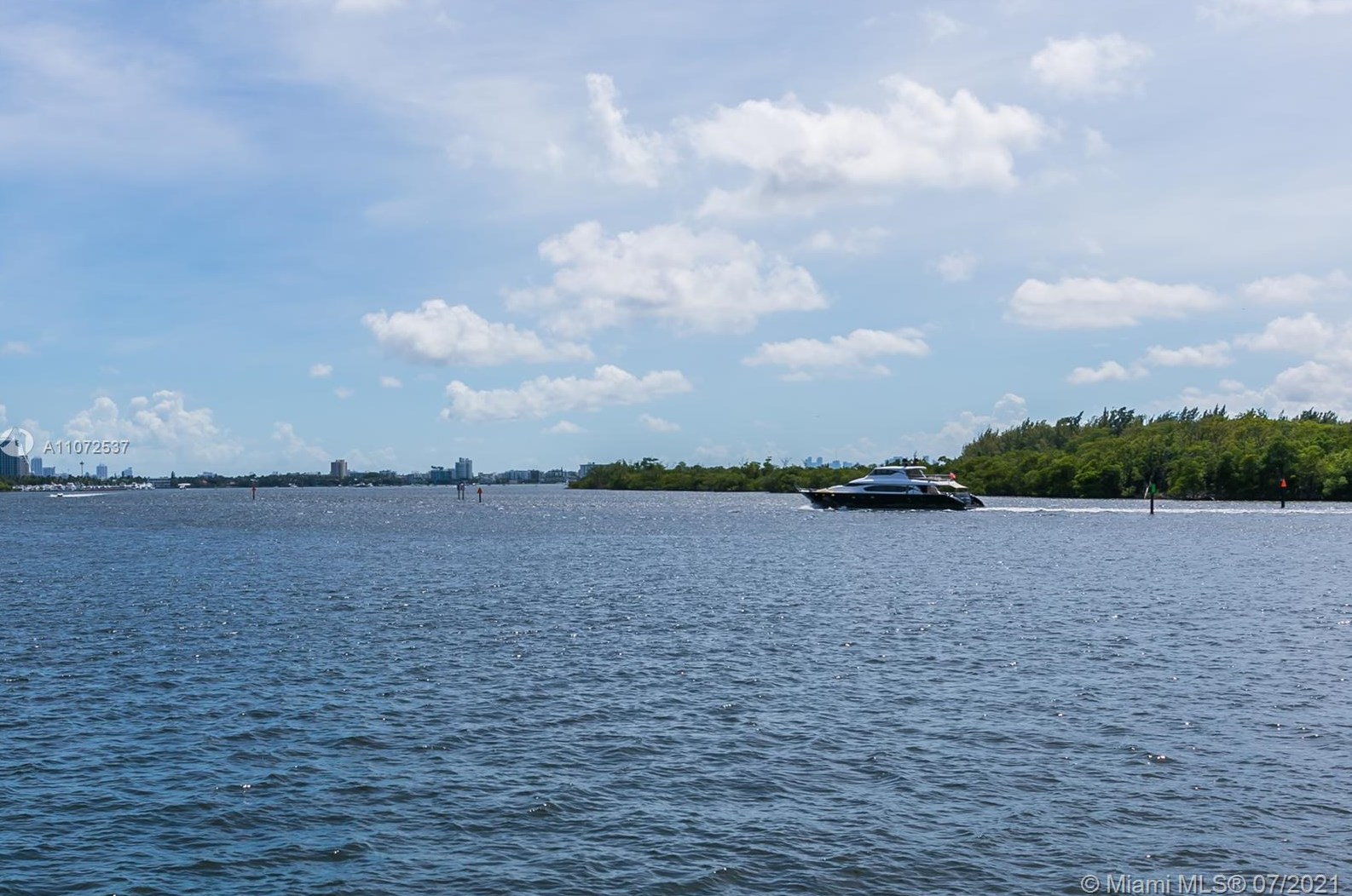 300 Bayview Dr, Miami FL 33160-4700 exterior