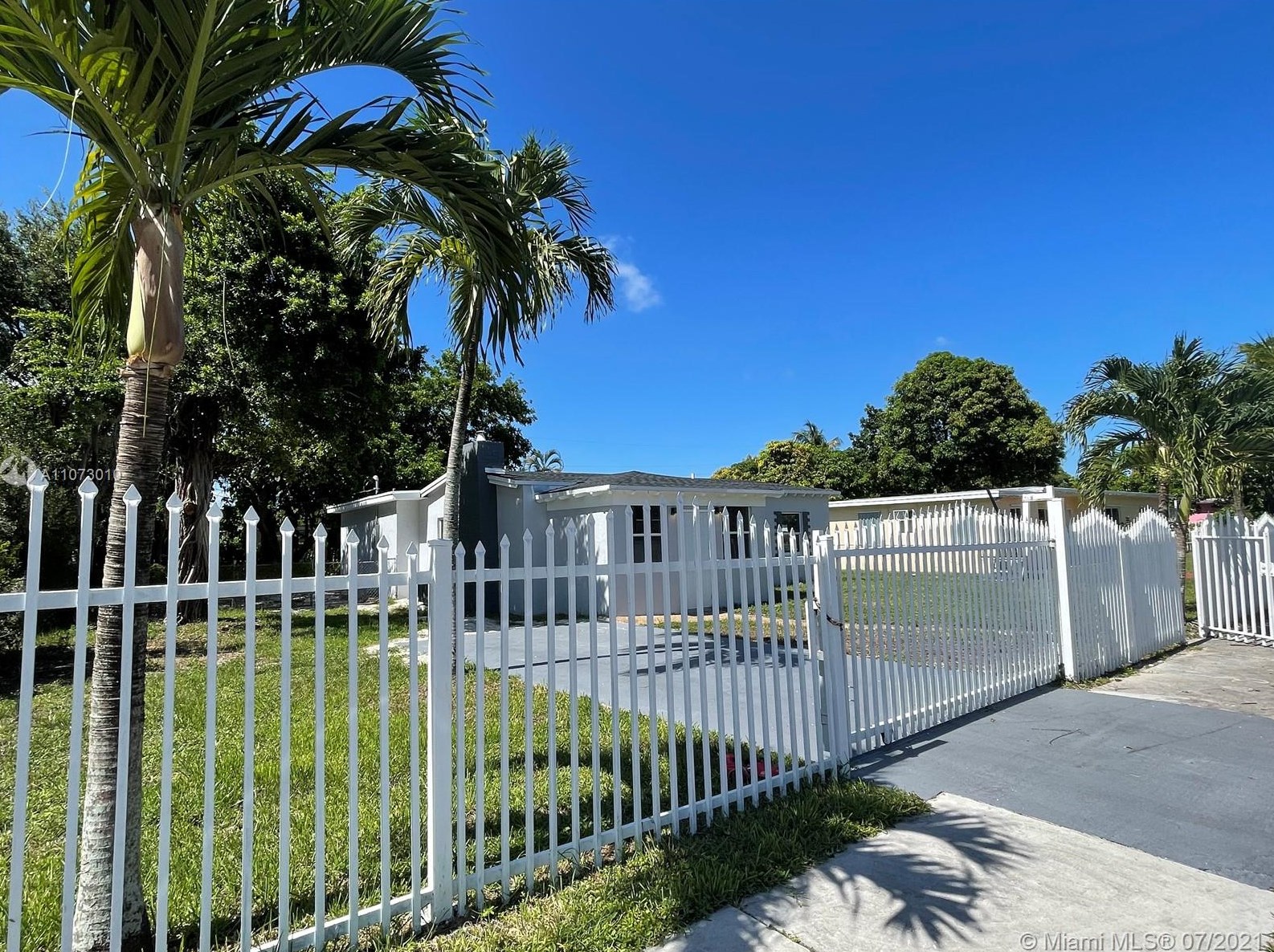 831 140th Ter, Miami FL  33168-6829 exterior