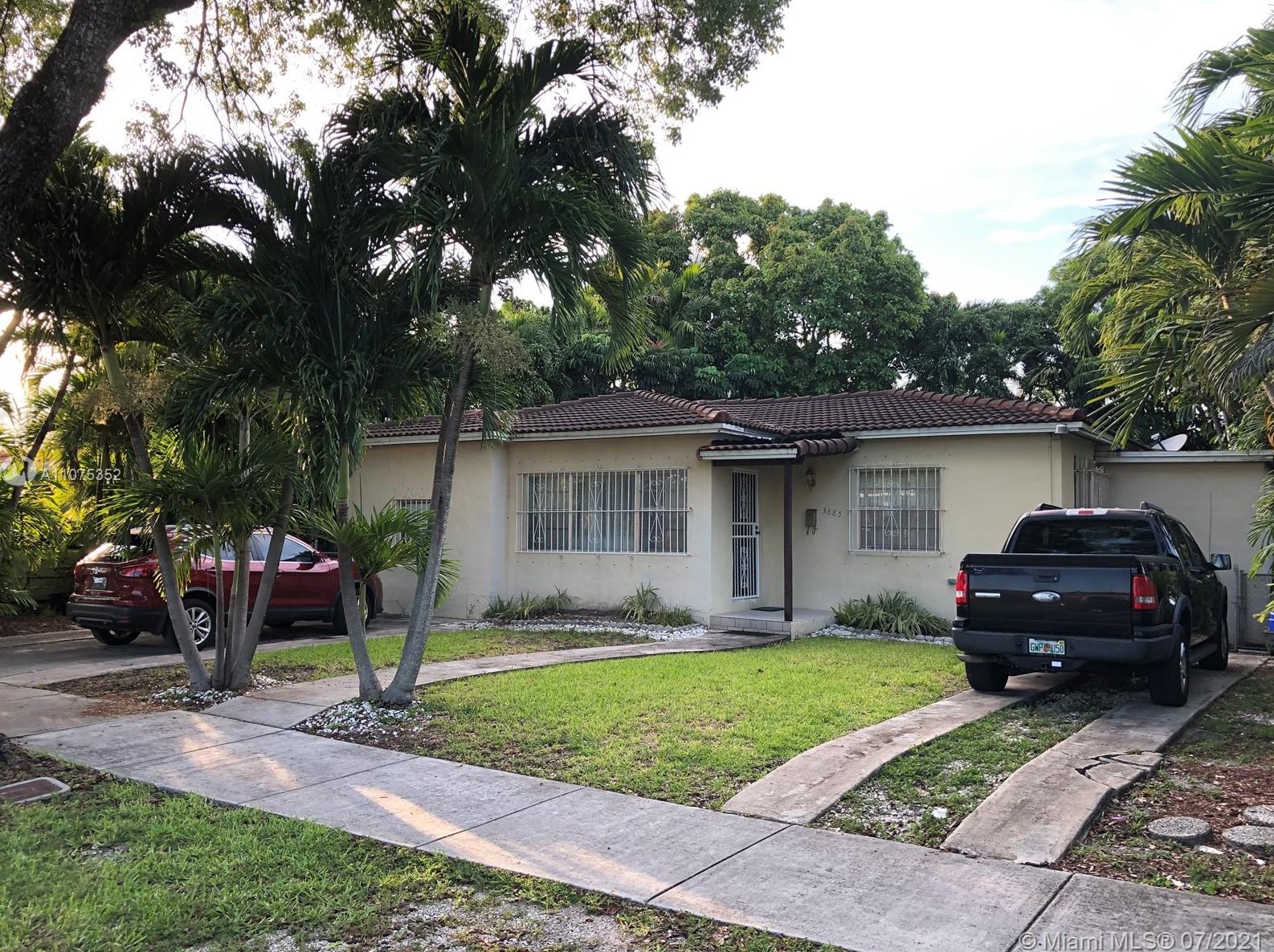 3885 2nd Ter, Miami, FL 33126-5753