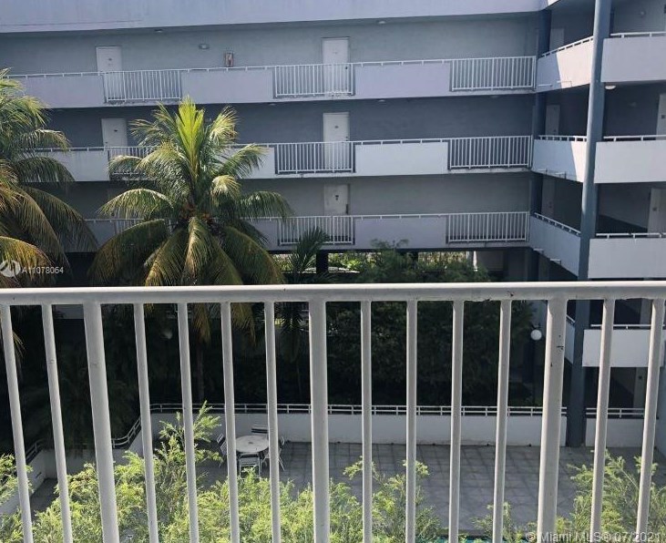 8251 Nw 8th St #411, Miami, FL 33126