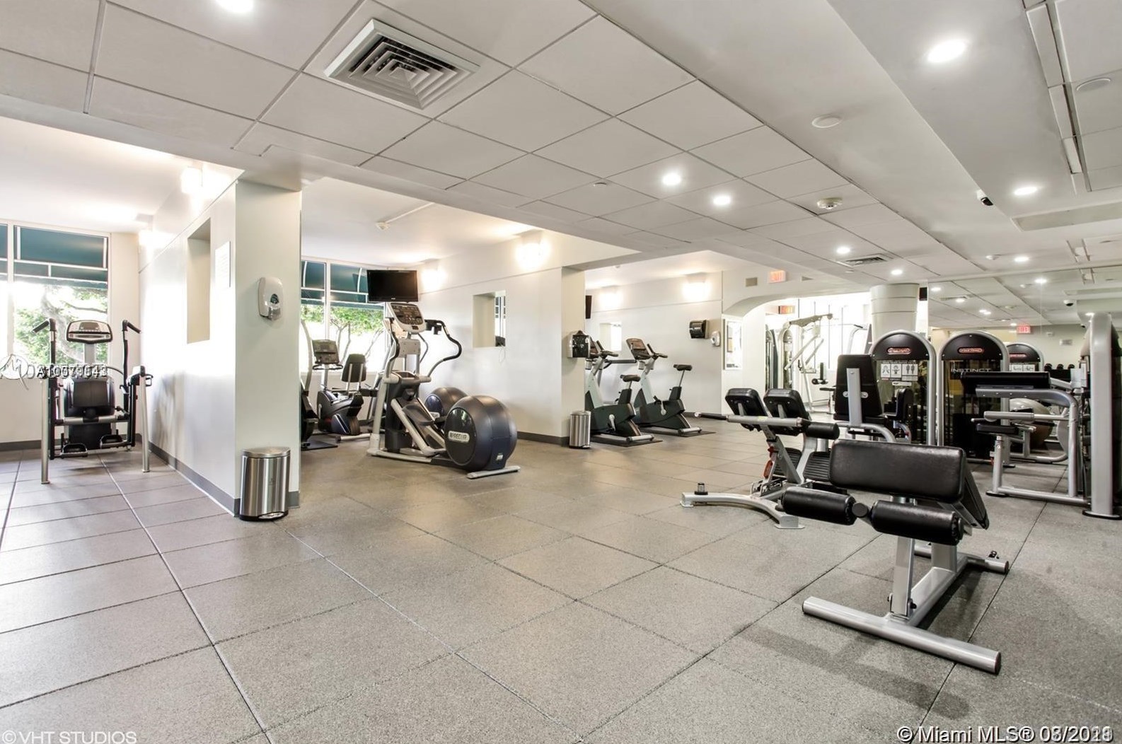 888 Brickell Key Dr, Miami FL 33131-2600 exterior