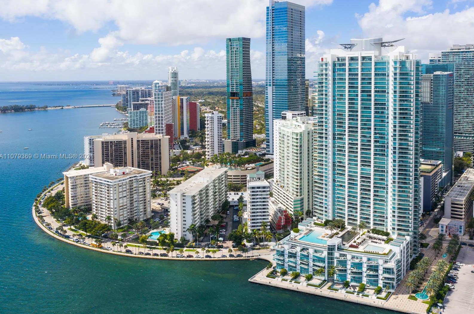 1331 Brickell Bay Dr, Miami FL  33131-3690 exterior