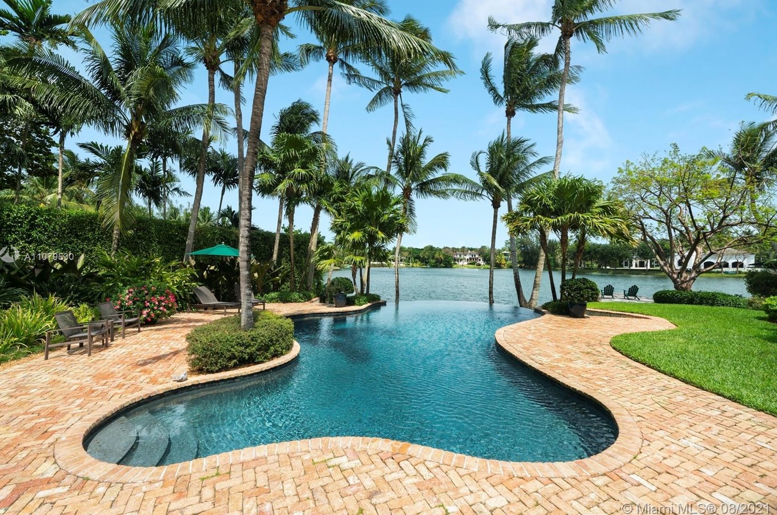 8845 School House Rd, Miami, FL 33156
